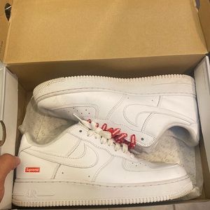 I am selling my used Supreme AF1s. They are size 9.5!